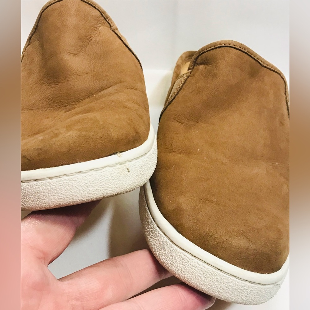 UGG Women’s Gene Sneakers Tan sz 9.5 - Picture 2 of 15